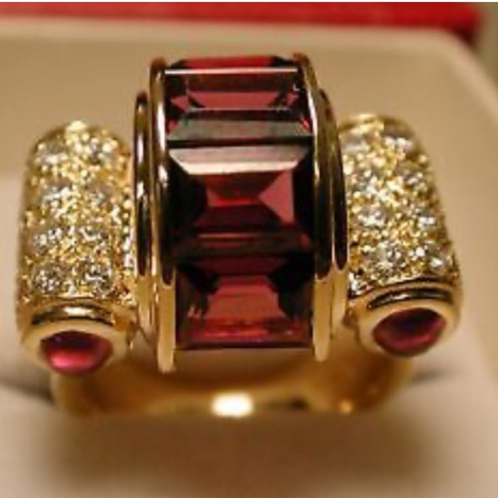 A TRUE STATEMENT RING  SIZE 8